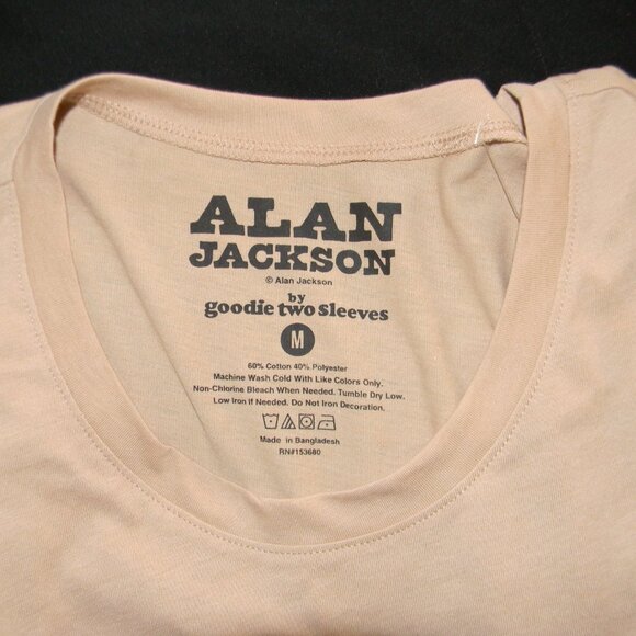 Goodie Two Sleeves Tan Alan Jackson Tee Medium NWT Country Music Cowboy Hat - Picture 4 of 4